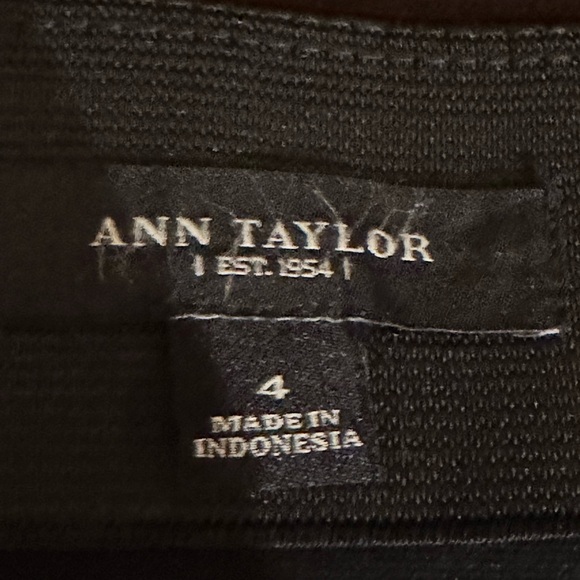 Ann Taylor Black Midi Elastic Waist Skirt Closure Zipper On Side Sz 4 - Picture 7 of 10